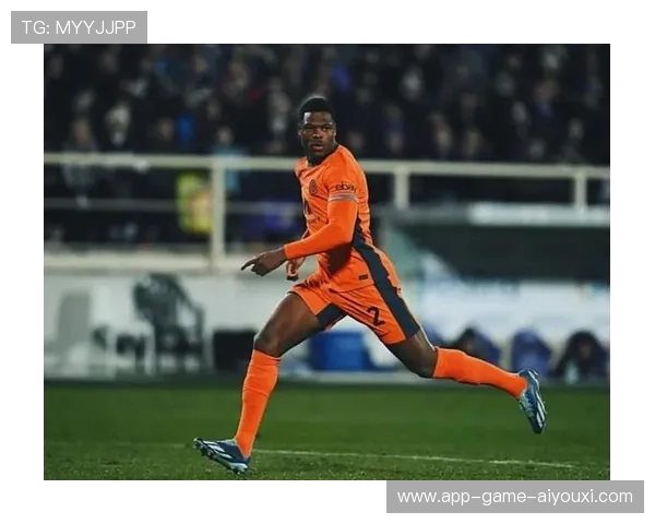 国际米兰通过升压形成前场机会,邓弗里斯跑动关键