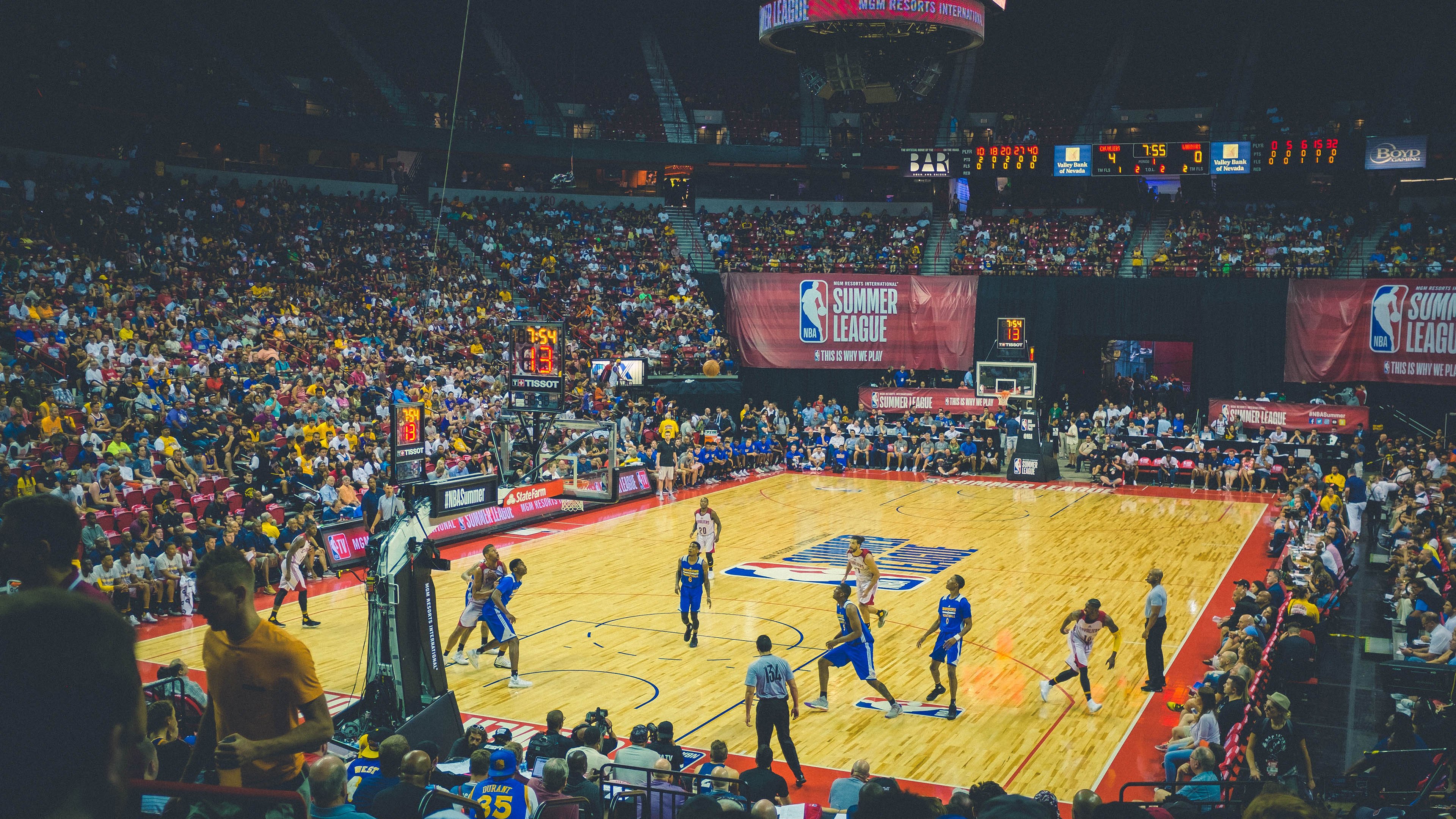 桥牌混合双人赛 配合默契程度左右整场走势